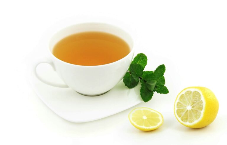 Lemon Tea पीने के 7 जबरदस्त फायदें – 7 Tremendous Benefits of Drinking Lemon Tea in Hindi