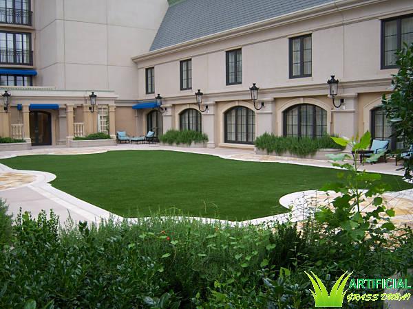 Hotel Artificial Grass Brings a Nice First Impression