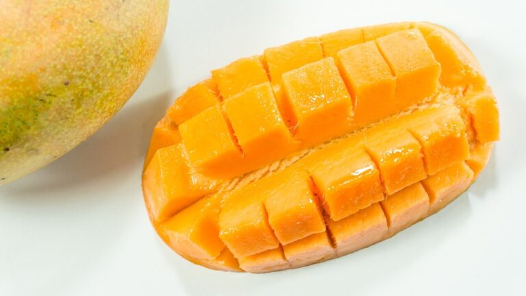 Mango Health Benefits: Nutrition and How to Eat It