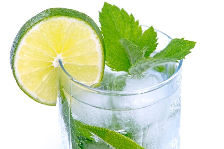 6 Amazing Health Benefits of Drinking Lemon Water